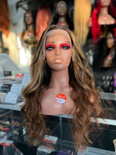 Load image into Gallery viewer, Blonde/brown highlight body wave lace frontal wig
