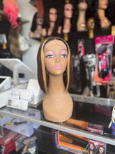 Load image into Gallery viewer, Blonde/27 money piece closure wig
